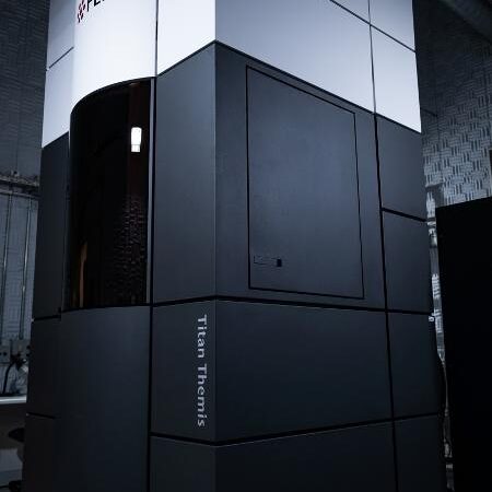 maquina-de-criomicroscopia-eletronica-pode-ser-usada-na-investigacao-do-coronavirus-1585150030712_v2_450x800