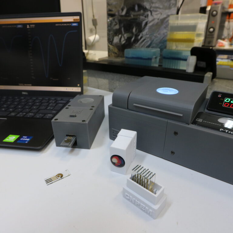 Sensor O sensor faz o monitoramento de produtos inibidores de incrustação no ambiente operacional de dutos de óleo e gás.