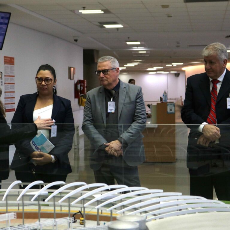 Legenda: Representantes da SBCC visitaram instalações do CNPEM (Créditos: Divulgação/CNPEM)